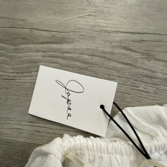 White Asymmetrical Ruffled Blouse - Picture 3 of 4